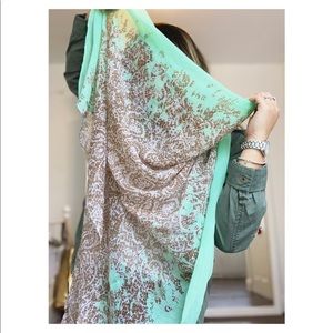 Aqua green & seaweed colored scarf 🥰🌎